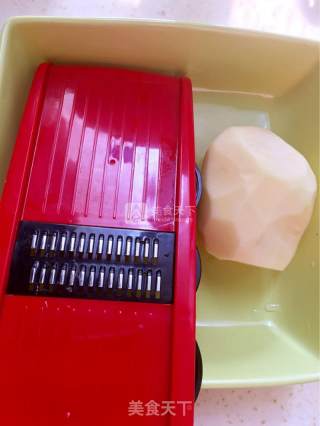 土豆丝饼的做法步骤：1