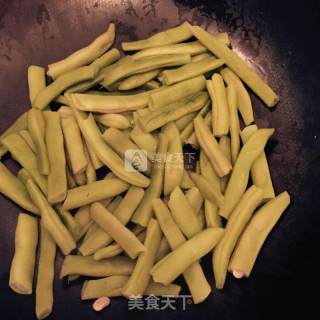 干煸四季豆的做法步骤：3