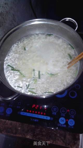 香葱鸡蛋面的做法步骤：3