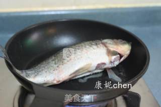 豆浆鲫鱼汤的做法步骤：5