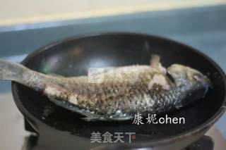 豆浆鲫鱼汤的做法步骤：6