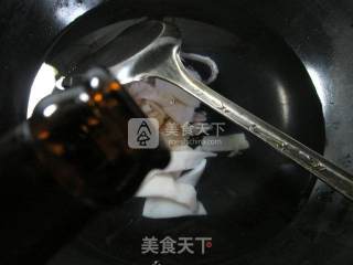 鱿鱼炒青菜的做法步骤：2