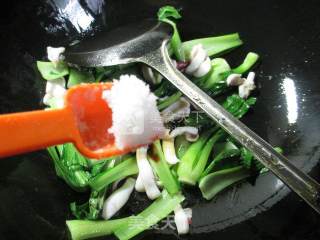 鱿鱼炒青菜的做法步骤：7