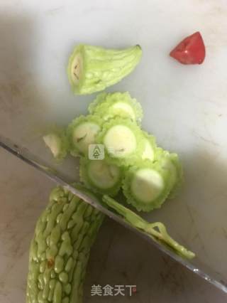 苦瓜蛋饼的做法步骤：2