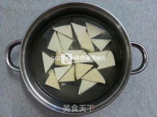 夏季完胜瘦腿瘦臀的妙招之经典素食牛肉酱烧豆腐的做法步骤：1