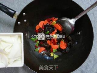 夏季完胜瘦腿瘦臀的妙招之经典素食牛肉酱烧豆腐的做法步骤：5