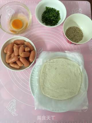 酥皮香肠卷的做法步骤：1