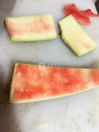 凉拌西瓜皮的做法步骤：1