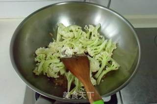 腊肉豆豉炒菜花的做法步骤：5