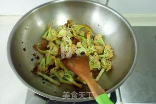 腊肉豆豉炒菜花的做法步骤：7