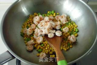 玉米虾仁的做法步骤：7