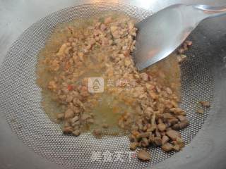 仿炒苍蝇头版的炒韭菜苔的做法步骤：5