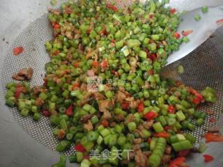 仿炒苍蝇头版的炒韭菜苔的做法步骤：7