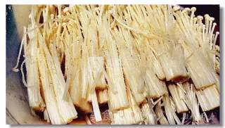 培根金针菇的做法步骤：7