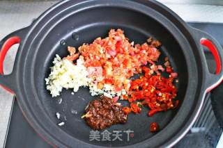 塔吉锅腊猪油鱼香土豆的做法步骤：3