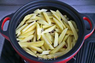 塔吉锅腊猪油鱼香土豆的做法步骤：5