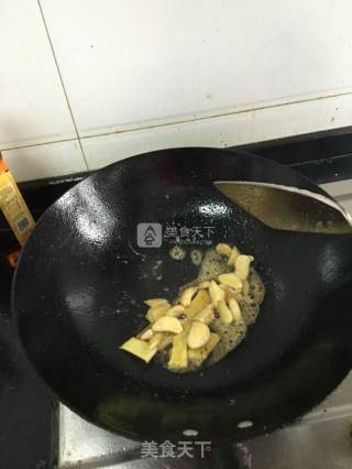 虎皮鹌鹑蛋烧鸡的做法步骤：4