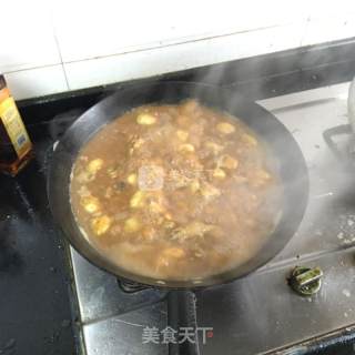 虎皮鹌鹑蛋烧鸡的做法步骤：9
