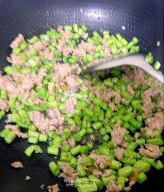 菜豆角杂炒肉末的做法步骤：4