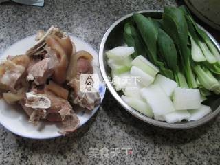青菜冬瓜蹄髈汤的做法步骤：1