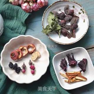 冰镇酸梅汤的做法步骤：1