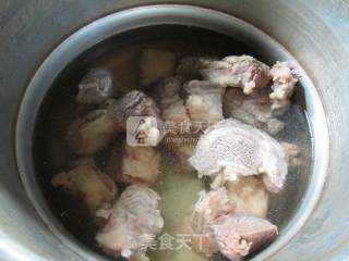 土豆牛排骨汤的做法步骤：3