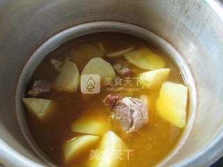土豆牛排骨汤的做法步骤：8