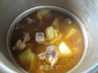 土豆牛排骨汤的做法步骤：11