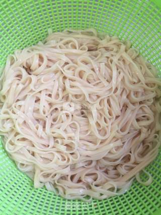 葱油拌面的做法步骤：2