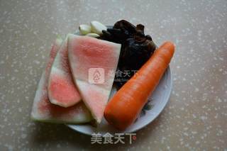 素炒西瓜皮的做法步骤：1
