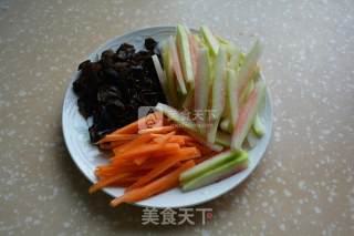 素炒西瓜皮的做法步骤：2