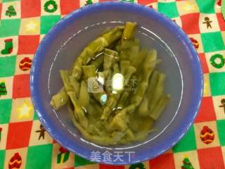 笋干啤酒鸭的做法步骤：1