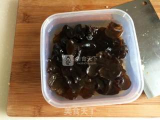 笋干啤酒鸭的做法步骤：2
