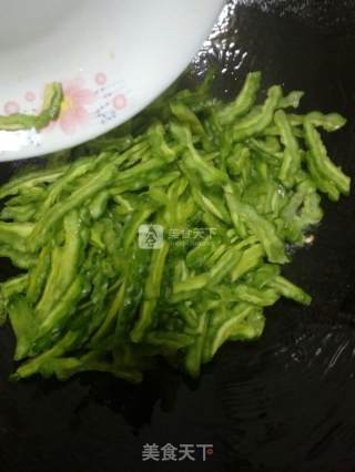 叉烧炒凉瓜的做法步骤：6