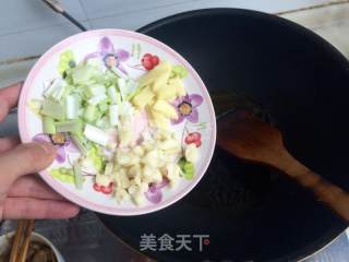 红椒莴笋炒牛肉的做法步骤：13