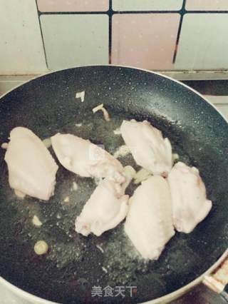 香菇焖鸡翅的做法步骤：4