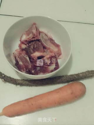 铁棍胡萝卜大骨头汤的做法步骤：1