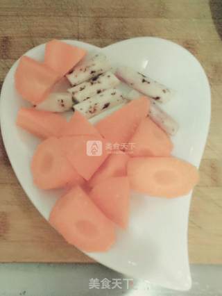 铁棍胡萝卜大骨头汤的做法步骤：3