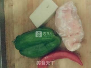 彩椒豆腐鸡丁的做法步骤：1