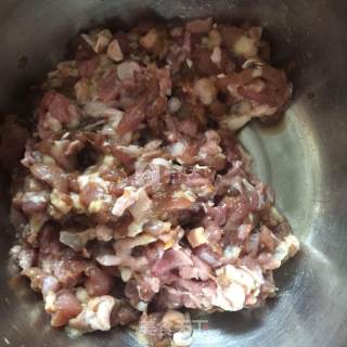 鸭腿肉酱包的做法步骤：1