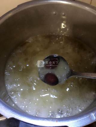 银耳红枣羹的做法步骤：4