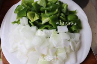 青椒洋葱炒肉片的做法步骤：1