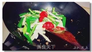仔姜炒鸡腿的做法步骤：4