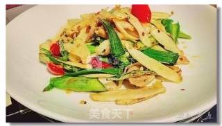 仔姜炒鸡腿的做法步骤：5