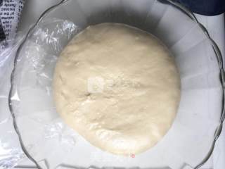 培根火腿薄底披萨的做法步骤：3