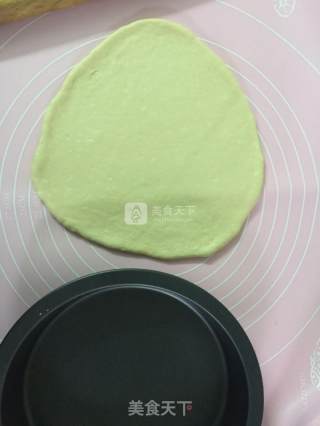 培根火腿薄底披萨的做法步骤：6