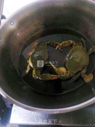 酒煮青蟹的做法步骤：3