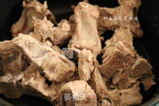 简易版酱猪骨的做法步骤：2