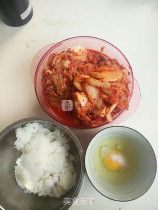 辣白菜炒饭的做法步骤：1
