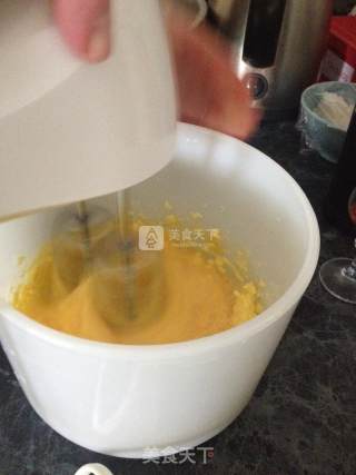 柠檬蝴蝶香杯蛋糕的做法步骤：2